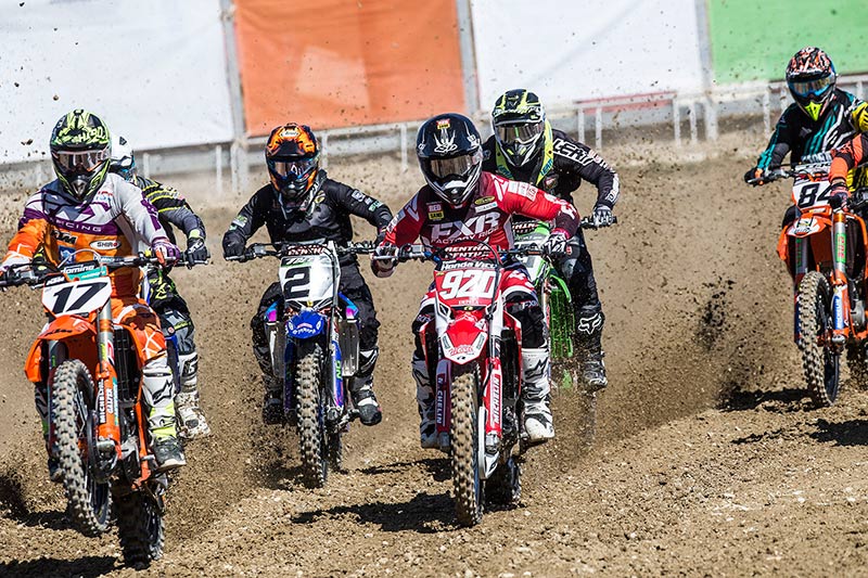 Ander Valentín sigue líder de MX1